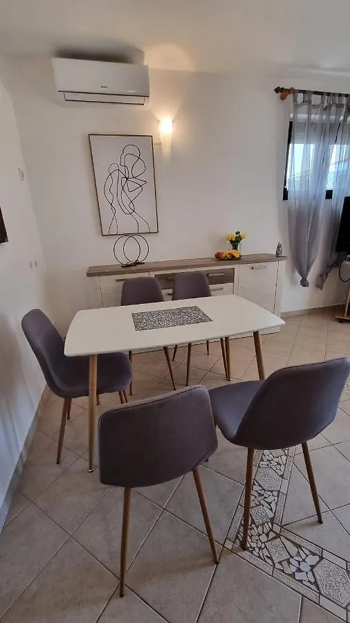 App Carla Apartment Novigrad